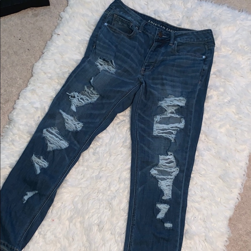 American Eagle Ripped Tom Girl Jeans